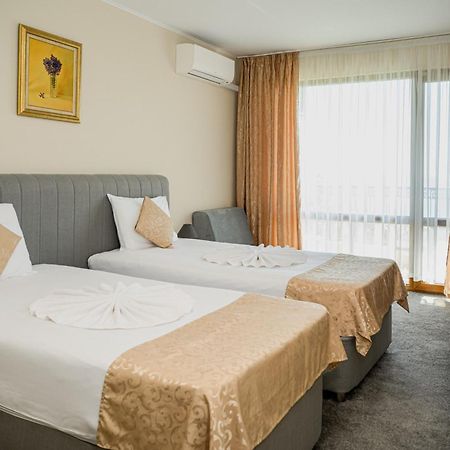 Paradise Hotel & Relax Center Pomorie Exterior photo