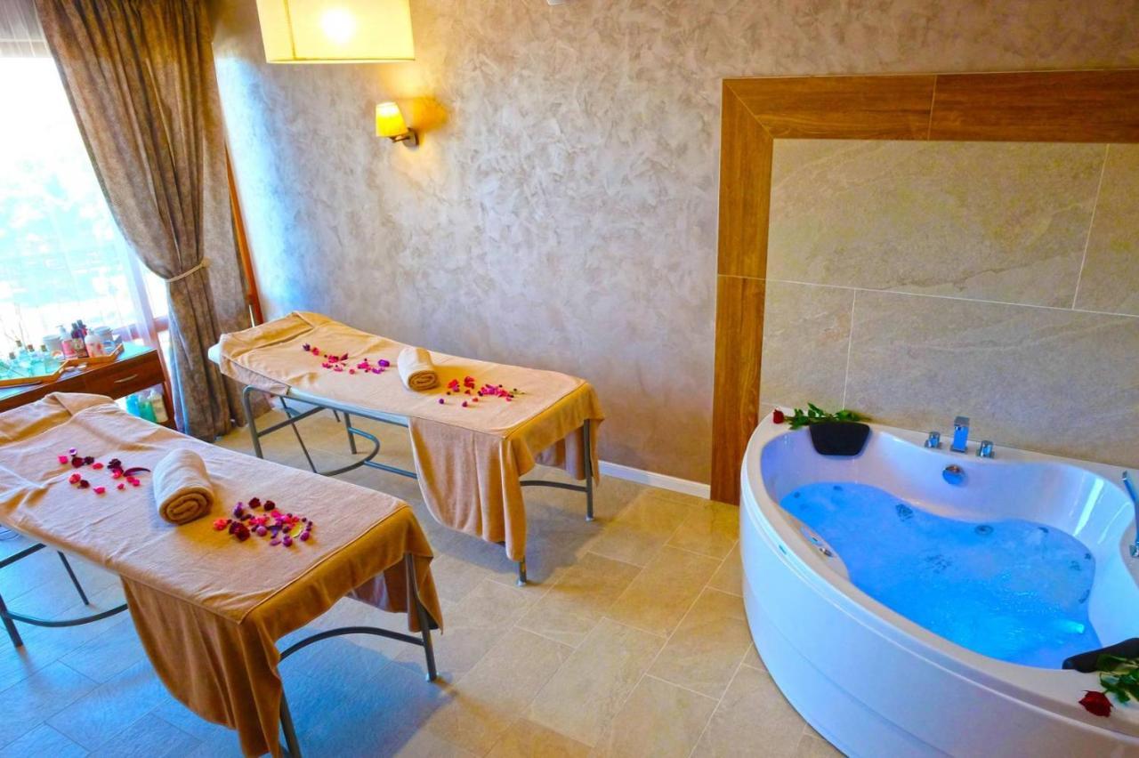 Paradise Hotel & Relax Center Pomorie Exterior photo