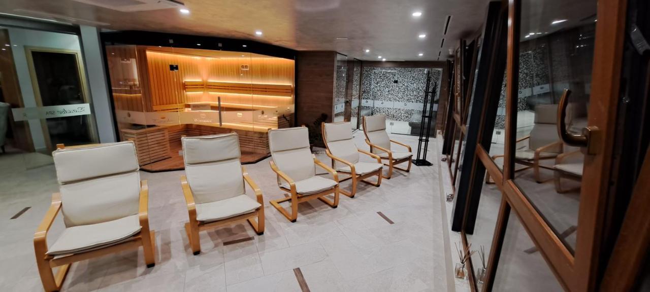 Paradise Hotel & Relax Center Pomorie Exterior photo