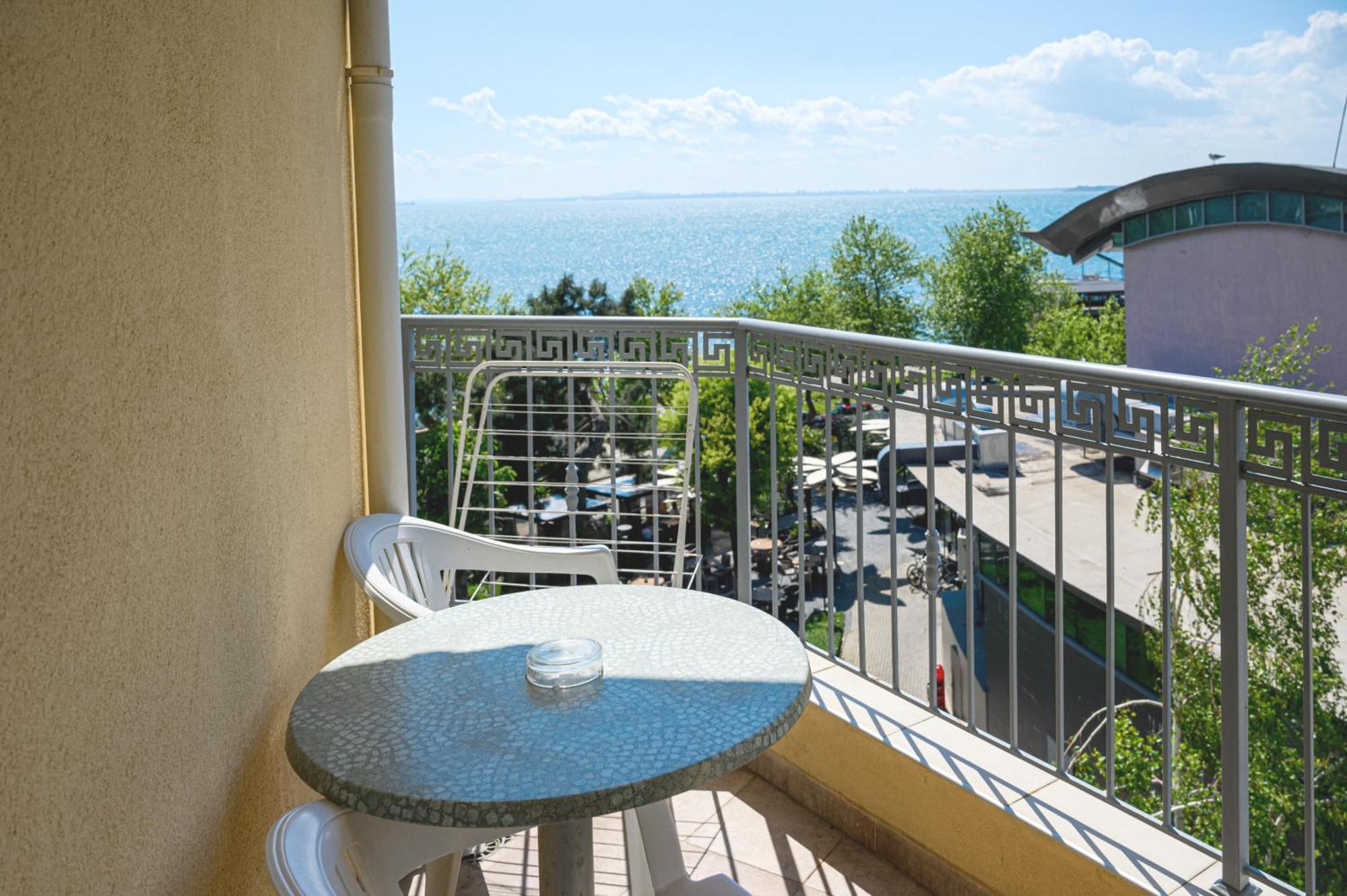 Paradise Hotel & Relax Center Pomorie Exterior photo
