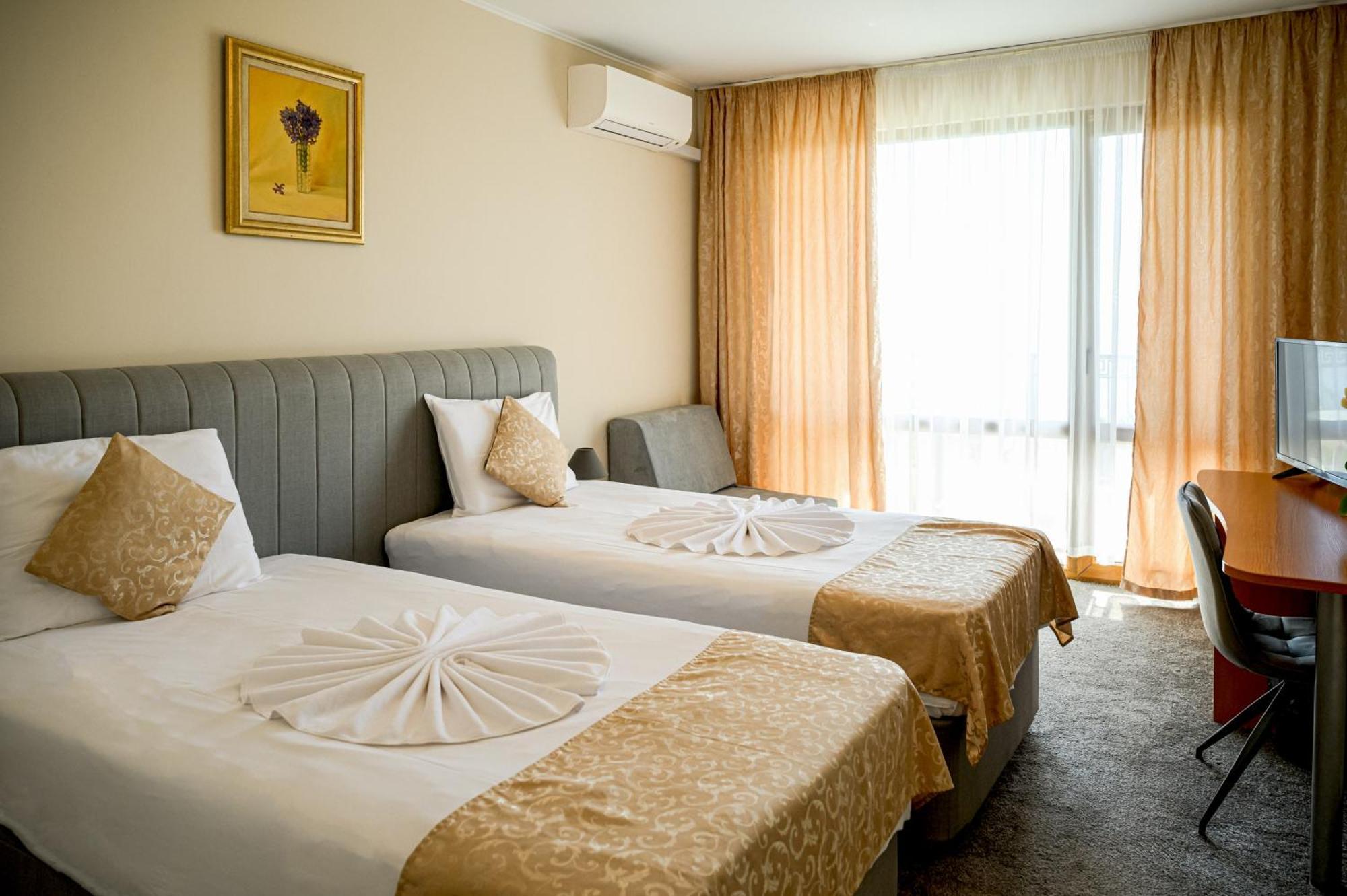 Paradise Hotel & Relax Center Pomorie Exterior photo